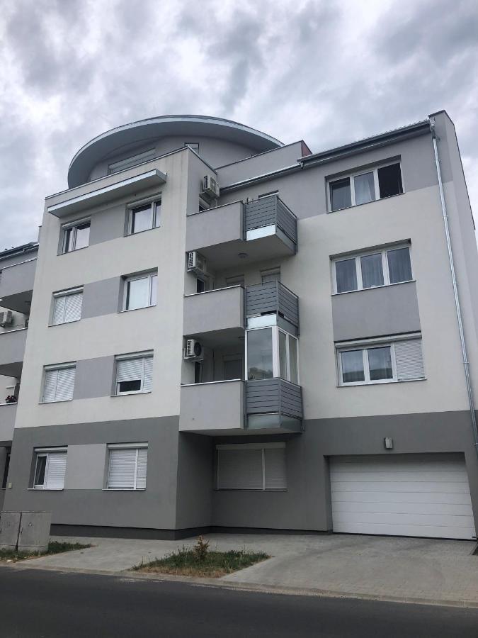 Glamour Apartman Тапольца Экстерьер фото